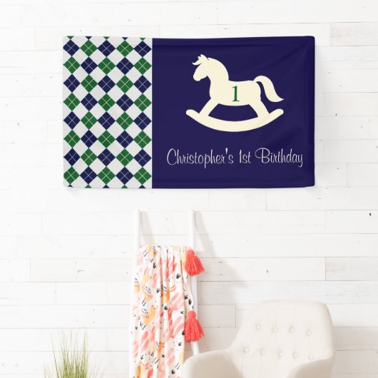 Preppy Schommelpaard Argyle 1e Verjaardag Spandoek (Insitu)