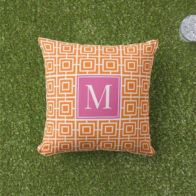 Preppy Square Lattice Monogram Hot Pink & Orange Buitenkussen (Gras)