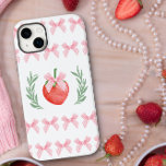 Preppy Strawberry Pink Gingham Bows Laurel Krans Case-Mate iPhone 14 Plus Hoesje<br><div class="desc">Iphone hoesje met preppy coquette esthetiek in roze en wit. Het ontwerp is voorzien van een aardbei met roze gingham boog, omlijst met een logo-stijl lauwerkrans en patroonranden van roze bogen om te passen bij de aardbeien logo. Ontworpen voor de iPhone 14 Plus, maar geschikt voor vele andere modellen. Als...</div>