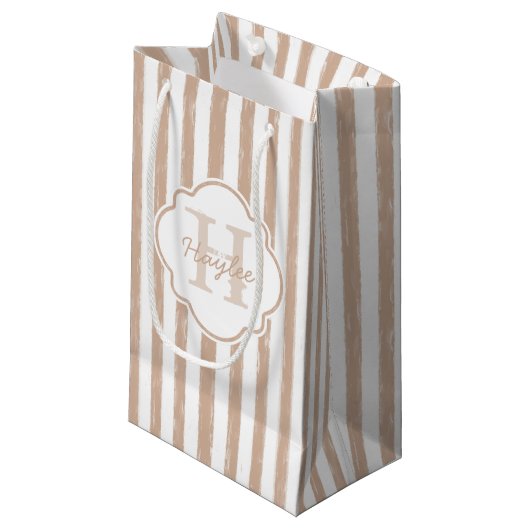 Preppy Tan Painted Stripes Monogram en naam Klein Cadeauzakje (Voorkant Gekanteld)