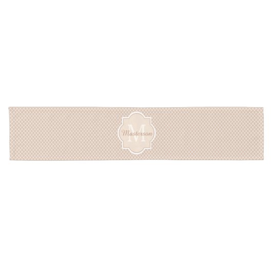 Preppy Tan Quatrefoil Mongogram met naam Korte Tafelloper (Horizontaal)