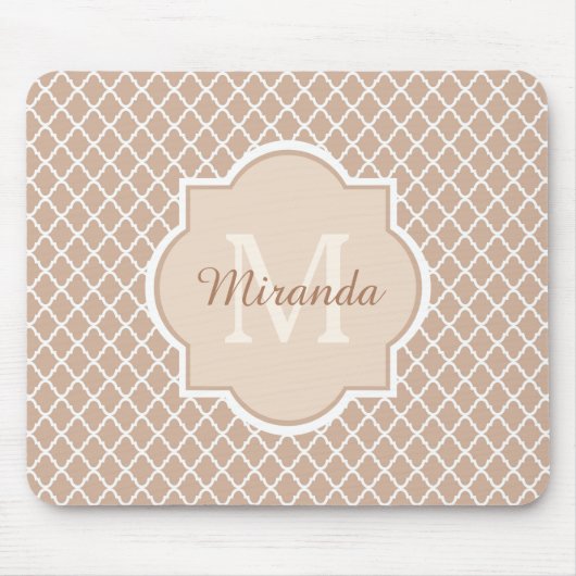 Preppy Tan Quatrefoil Mongogram met naam Muismat (Voorkant)