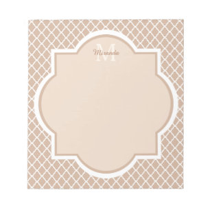 Preppy Tan Quatrefoil Mongogram met naam Notitieblok
