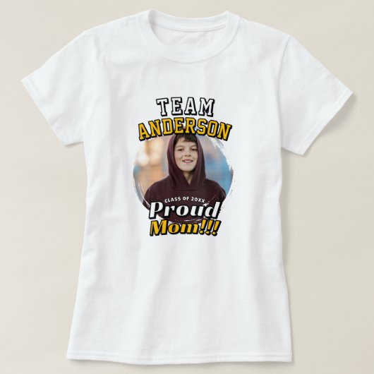 Preppy Team [Achternaam] Trots Moeder Afstudeerfot T-shirt (Design voorkant)