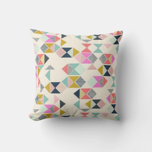 Preppy Triangles Kussen (Voorkant)