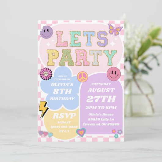 Preppy Varsity Patch Letter Retro verjaardagsfeest Kaart (Staand voorkant)