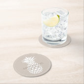 Preppy White Pineapple on Beige Personalized Ronde Kartonnen Onderzetter (Insitu)