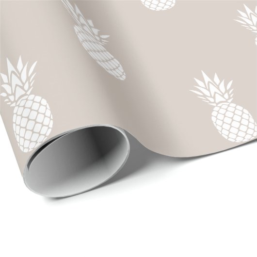 Preppy Witte Ananas op Beige Cadeaupapier (Rol Hoek)