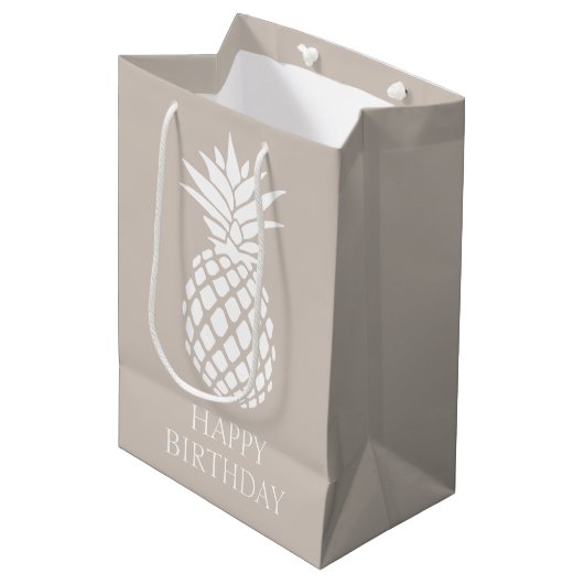 Preppy Witte Ananas op Beige Medium Cadeauzakje (Voorkant Gekanteld)