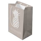 Preppy Witte Ananas op Beige Medium Cadeauzakje (Achterkant Gekanteld)