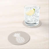 Preppy Witte Ananas op Beige Ronde Kartonnen Onderzetter (Insitu)