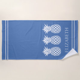 Preppy Witte Ananas op Blauwe Achtergrond Strandlaken