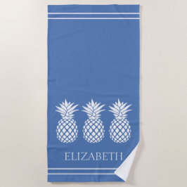 Preppy Witte Ananas op Blauwe Achtergrond Strandlaken