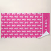 Preppy Witte Ananas op Roze Strandlaken (Voorkant)