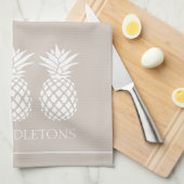 Preppy Witte Ananassen op Beige Theedoek (Quarter Fold)