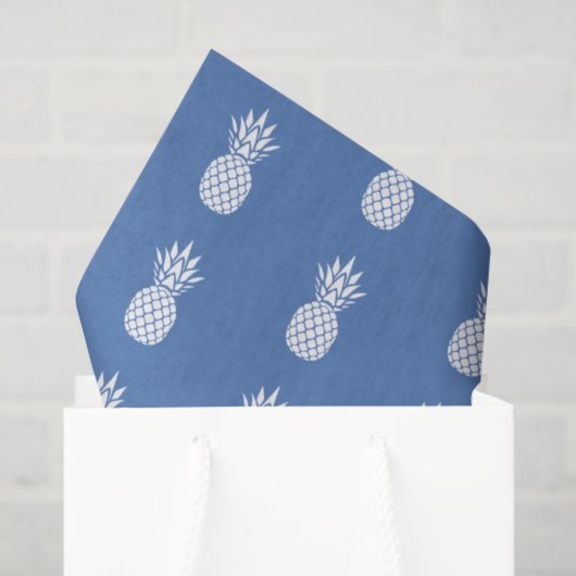 Preppy Witte Ananassen op Blauw Tissuepapier (Cadeauzakje)