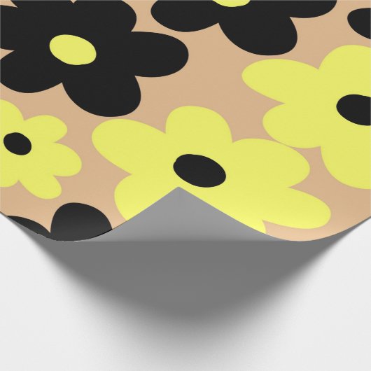 Preppy Yellow Black Hippie Flower Pattern Cadeaupapier (Hoek)