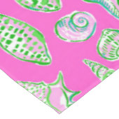 Preppy Zeeschelpen op Roze Zeekust Tafelkleed (Gekanteld)