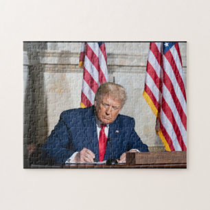 President Donald J. Trump op Desk Legpuzzel