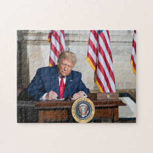 President Donald J. Trump op Desk Legpuzzel