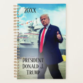 President Donald Trump 2020 duikt op marineschip Planner (Voorkant)