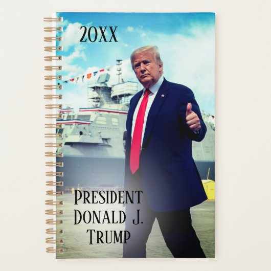 President Donald Trump 2020 duikt op marineschip Planner (Voorkant)