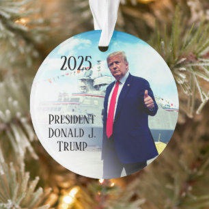 President Donald Trump 2023 duimt op marineschip Ornament