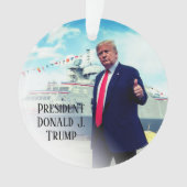 President Donald Trump duikt op marineschip Ornament (voorkant)