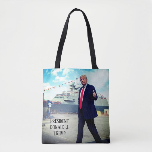 President Donald Trump duikt op marineschip Tote Bag (Voorkant)
