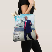President Donald Trump duikt op marineschip Tote Bag (Dichtbij)