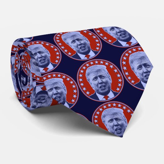 President Donald Trump in het rood Stropdas (Opgerold)