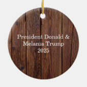 President Donald Trump & Melania 2023 Holly Wreath Keramisch Ornament (Achterkant)