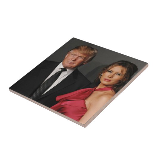 PRESIDENT DONALD TRUMP & MELANIA TEGELTJE (Zijkant)