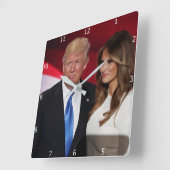 PRESIDENT DONALD TRUMP & MELANIA VIERKANTE KLOK (Hoek)