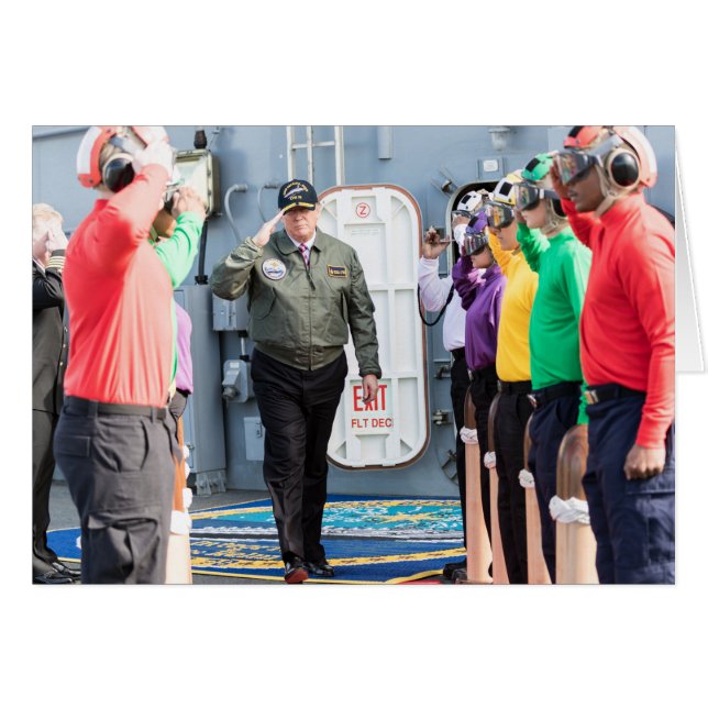 President Donald Trump Salutes Sailors (Voorkant Horizontaal)