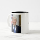 president Donald Trump Tweekleurige Koffiemok (Voorkant links)