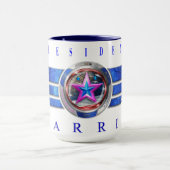 President Harris-Walz Wing Medallion Mok (Midden)