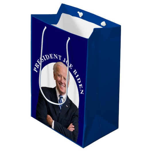 President Joe Biden-portret op blauw Medium Cadeauzakje (Voorkant Gekanteld)