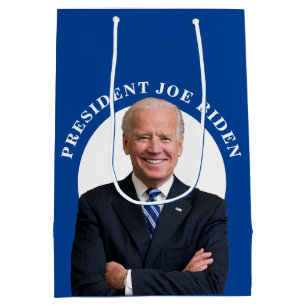President Joe Biden-portret op blauw Medium Cadeauzakje