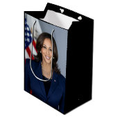 President kandidaat Kamala Harris US 2024 Medium Cadeauzakje (Voorkant Gekanteld)