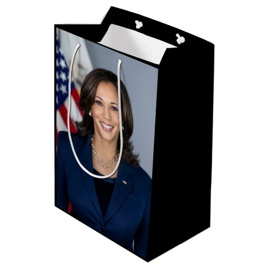 President kandidaat Kamala Harris US 2024 Medium Cadeauzakje (Achterkant Gekanteld)