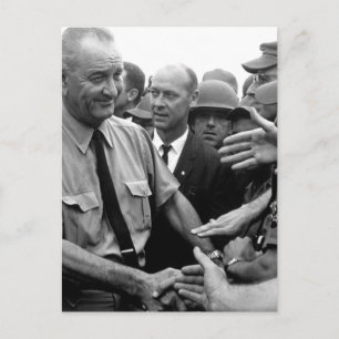 President Lyndon B. Johnson greets Amerikaanse tro Briefkaart