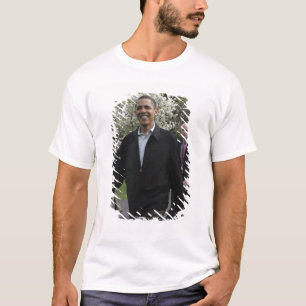 President Obama loopt naar het basketbalveld T-shirt