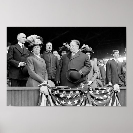 President Taft and Nellie Taft At Baseball Game Poster (Voorkant)