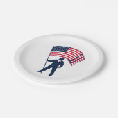 President Trump Draagt de Vlag van de VS Papieren Bordje (Gekanteld)