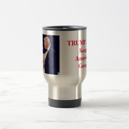 President Trump en Melania Dancing Reisbeker (Center)