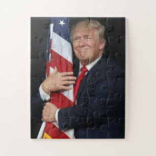 President Trump knuffelt met de Amerikaanse vlag Legpuzzel