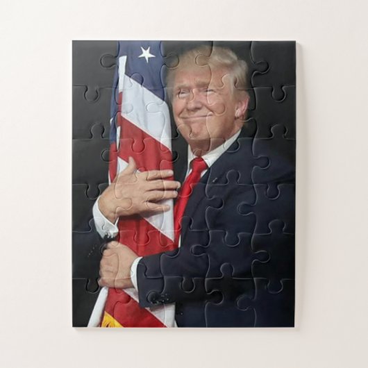 President Trump knuffelt met de Amerikaanse vlag Legpuzzel (Verticaal)