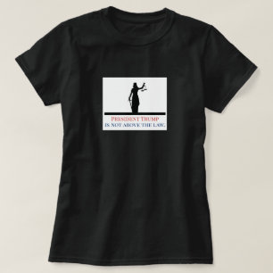 President Trump ligt niet boven de wet Lady Justic T-shirt