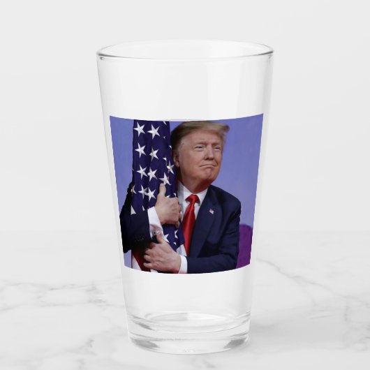 President Trump omhelst de Amerikaanse vlag Glas (Voorkant)
